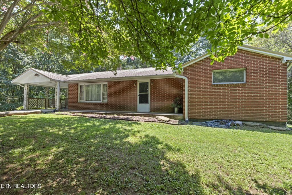 Photo of 150 Robbins Rd, Harriman, TN 37748 (MLS # 1309848)