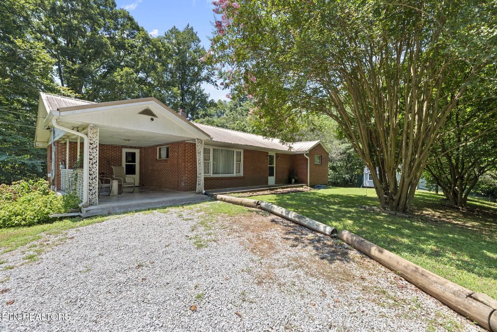 Photo of 150 Robbins Rd, Harriman, TN 37748 (MLS # 1309848)