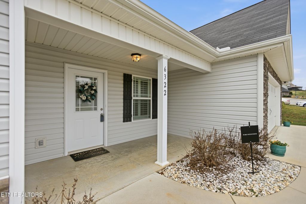 Photo of 6322 Altacrest Lane, Knoxville, TN 37931 (MLS # 1324880)