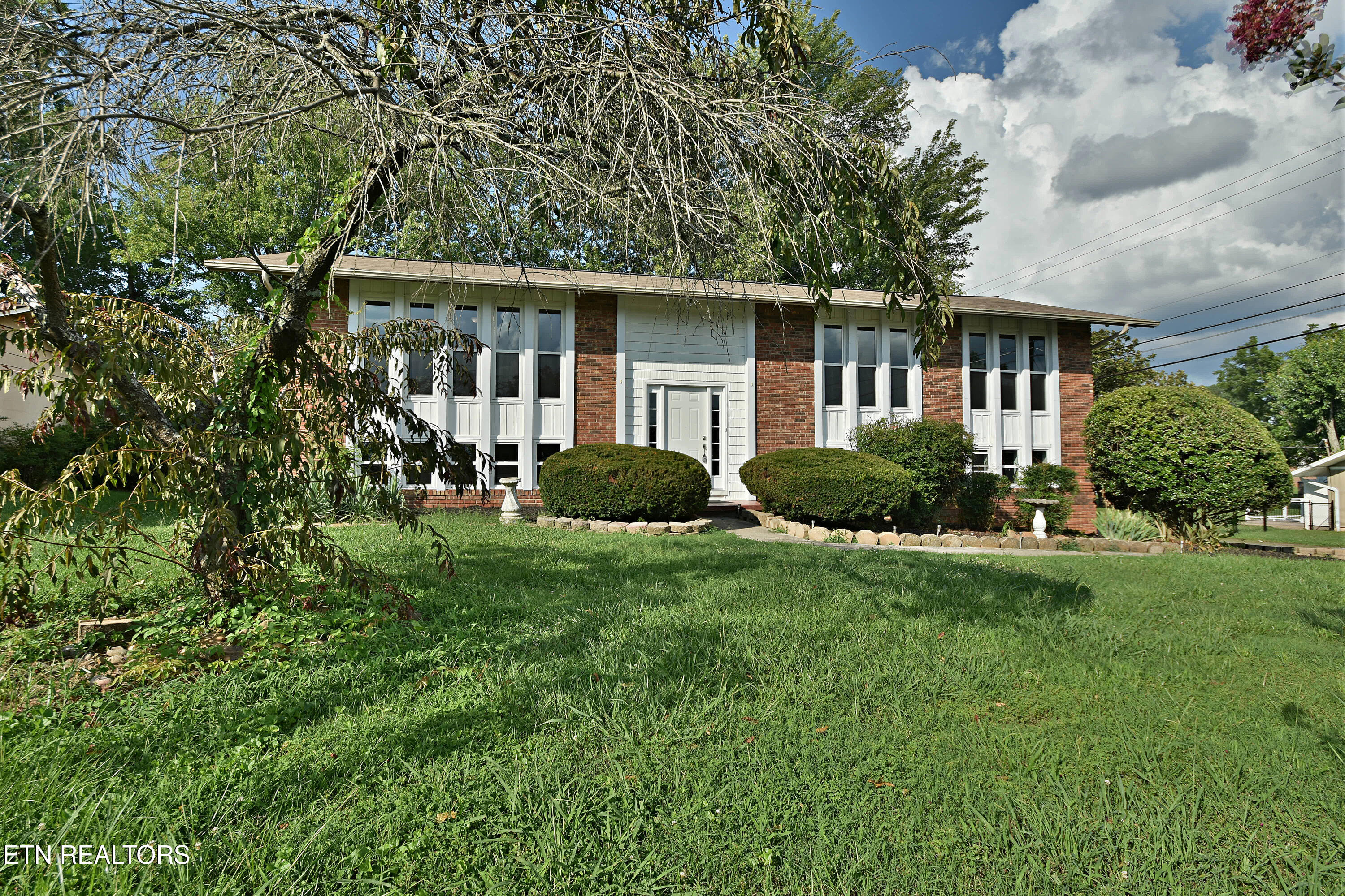 7704 Whitcomb Rd
