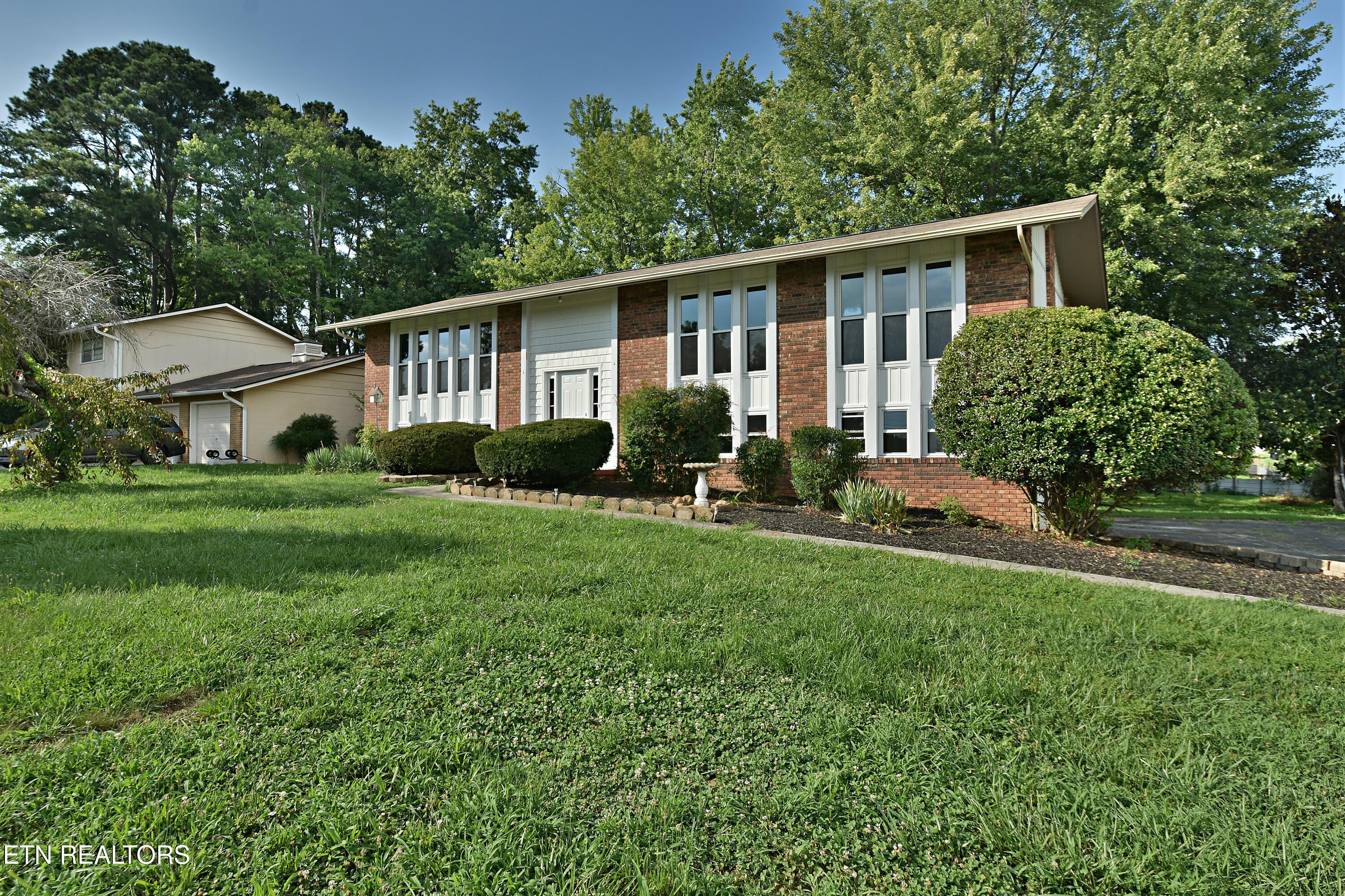 7704 Whitcomb Rd