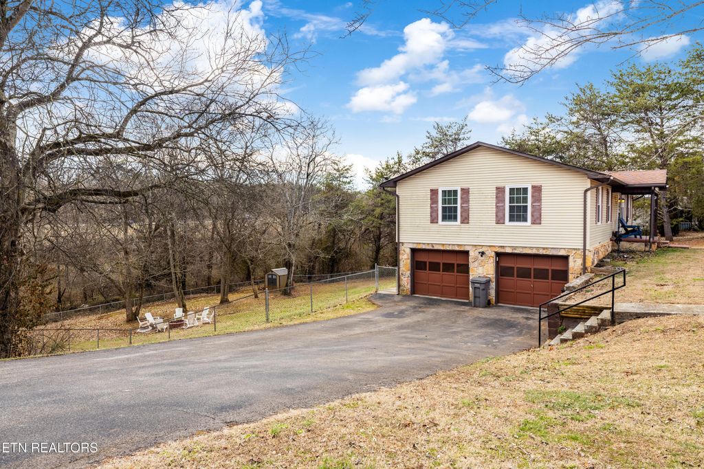 Photo of 2802 Rambling Rd, Maryville, TN 37801 (MLS # 1334246)