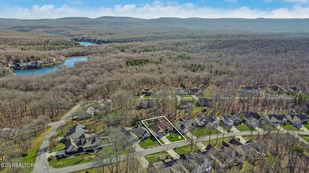 Photo of 222 Amherst Lane, Crossville, TN 38558 (MLS # 1324866)