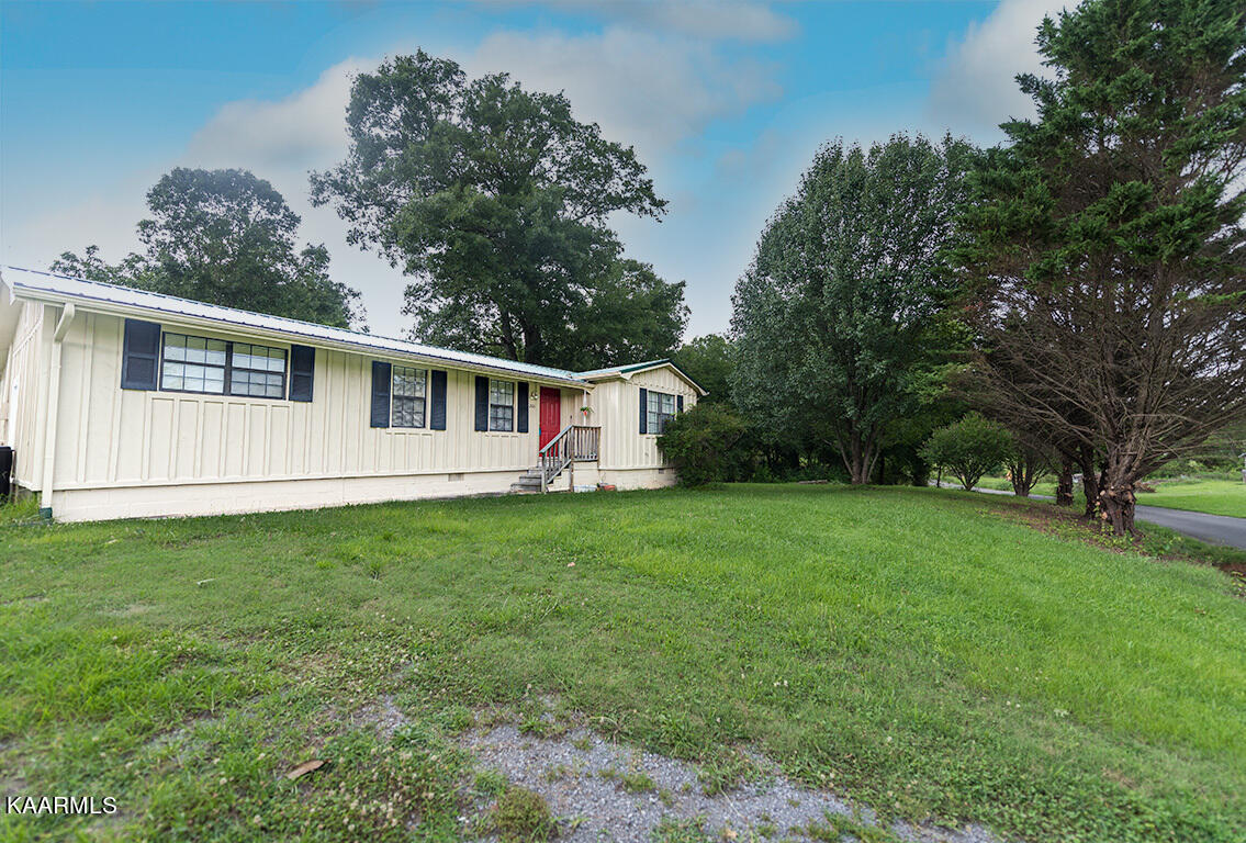 Photo 1 of 17 of 206 Old River Circle house