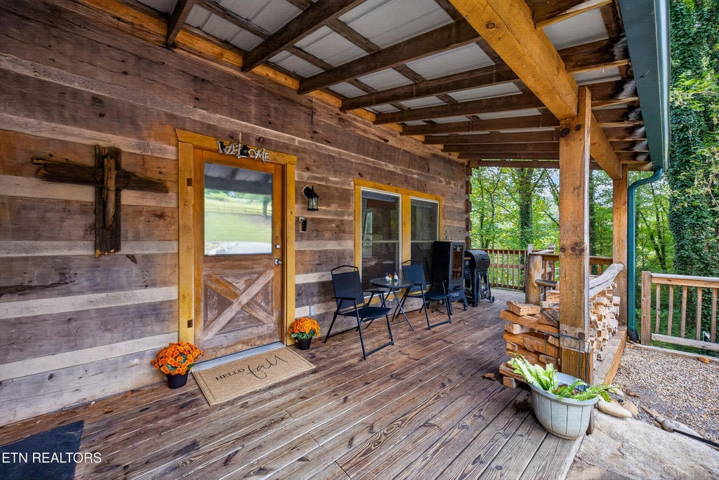 Photo of 124 E Leatherwood Drive, Walland, TN 37886 (MLS # 1359521)