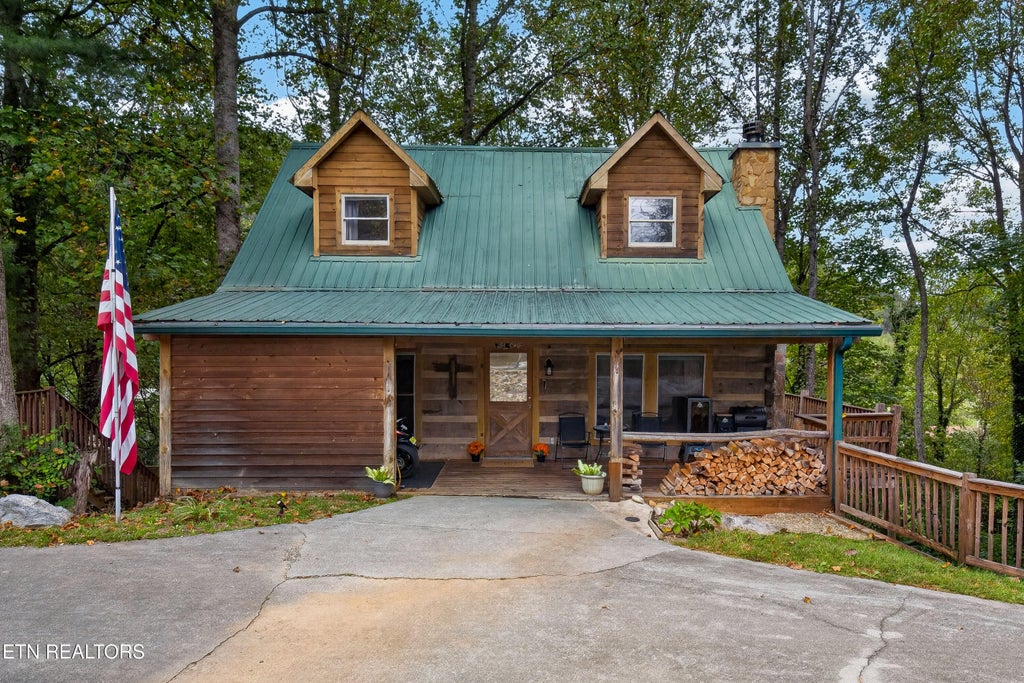 Photo of 124 E Leatherwood Drive, Walland, TN 37886 (MLS # 1359521)