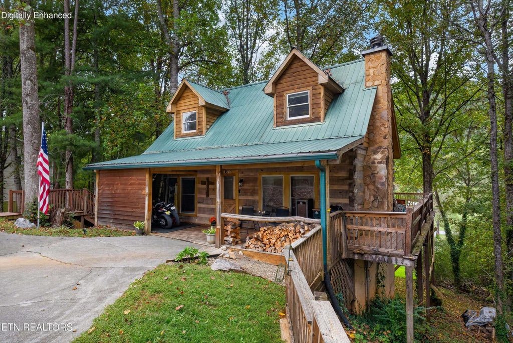 Photo of 124 E Leatherwood Drive, Walland, TN 37886 (MLS # 1359521)