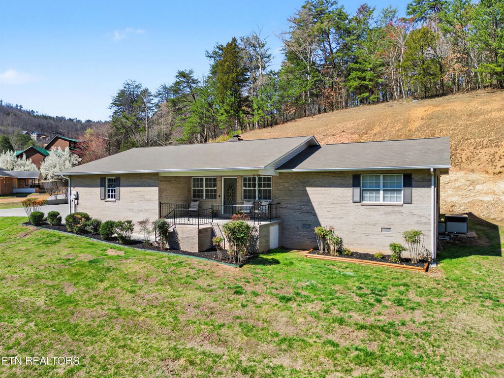 Photo of 786 Pine Mountain Rd, Pigeon Forge, TN 37863 (MLS # 1332185)