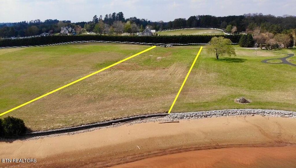 Photo of 201 Plantation Way, Lenoir City, TN 37772 (MLS # 1334522)