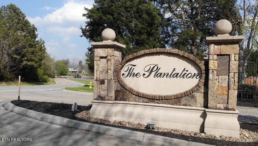 Photo of 201 Plantation Way, Lenoir City, TN 37772 (MLS # 1334522)