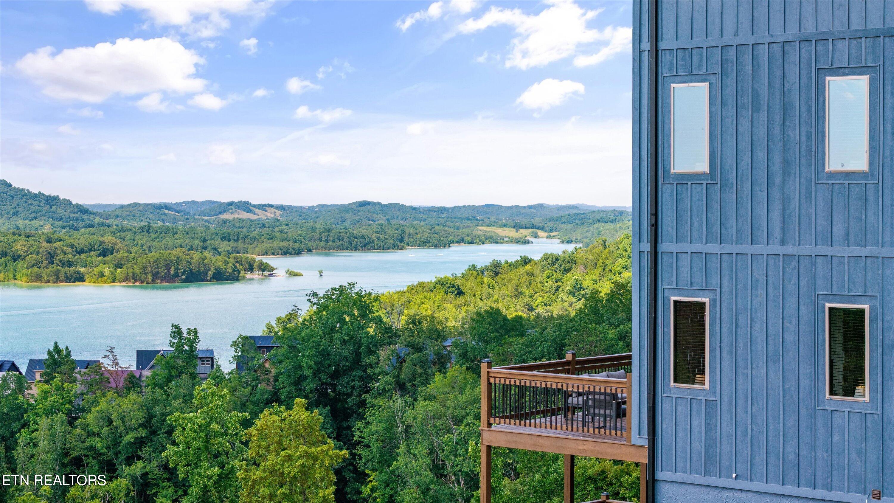 936 Lake Haven Way