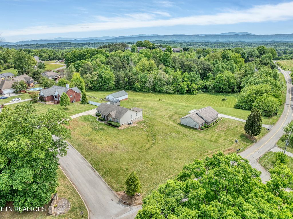 Photo of 3237 Reiley Drive, Maryville, TN 37801 (MLS # 1337342)