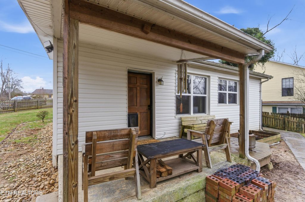 Photo of 131 Princeton Ave, Oak Ridge, TN 37830 (MLS # 1327762)