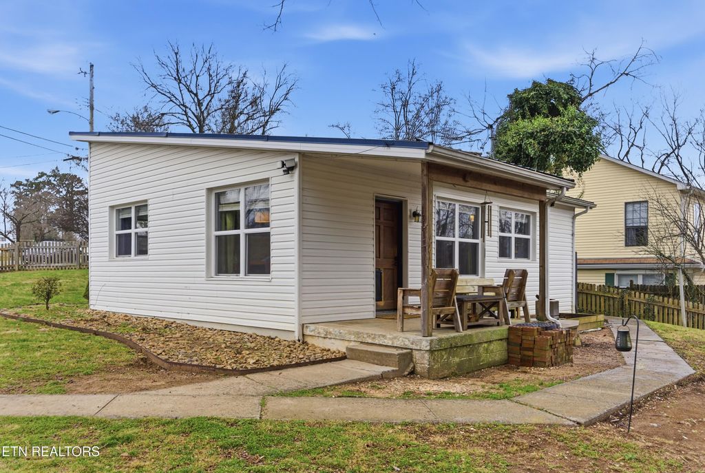 Photo of 131 Princeton Ave, Oak Ridge, TN 37830 (MLS # 1327762)