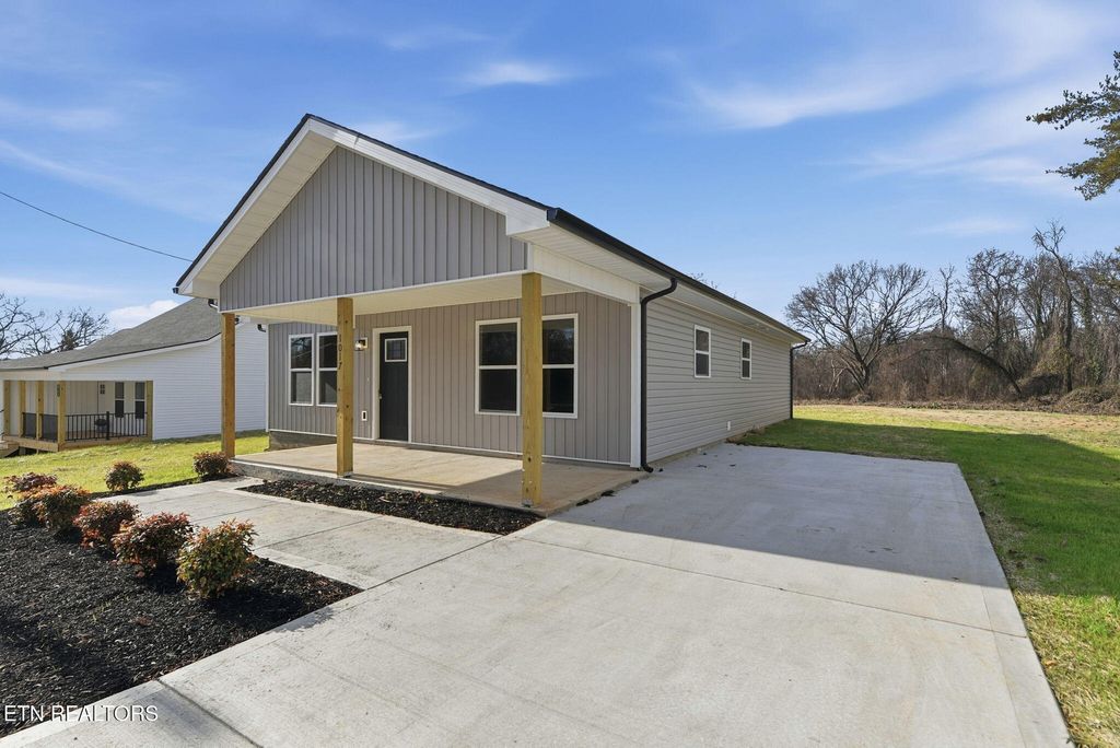 Photo of 1017 claude St, Knoxville, TN 37914 (MLS # 1325307)