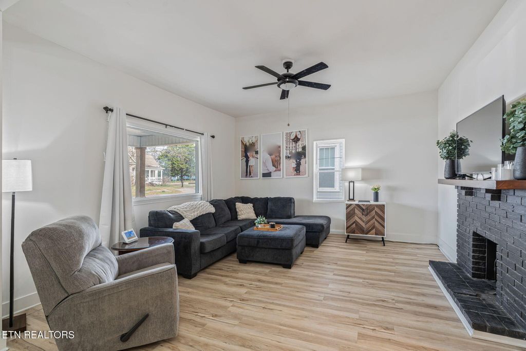 Photo of 506 E Oak Hill Ave, Knoxville, TN 37917 (MLS # 1332945)