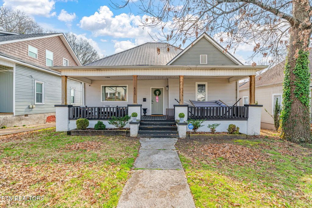Photo of 506 E Oak Hill Ave, Knoxville, TN 37917 (MLS # 1332945)