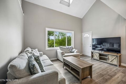 Tiny photo for 212 Oak St, Clinton, TN 37716 (MLS # 1343235)