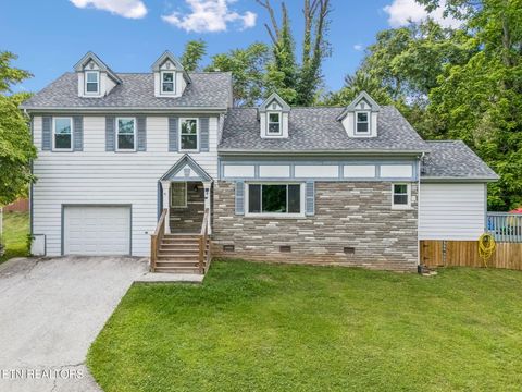 Photo of 212 Oak St, Clinton, TN 37716 (MLS # 1343235)