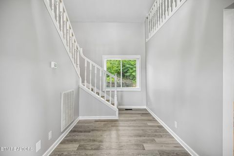 Tiny photo for 212 Oak St, Clinton, TN 37716 (MLS # 1343235)