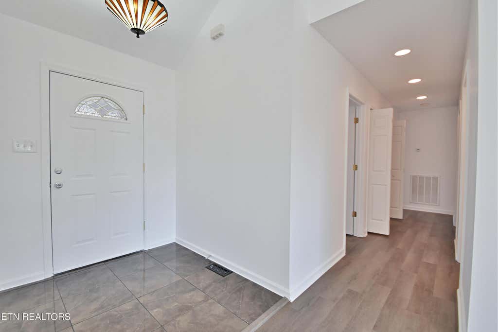 Photo of 820 Colonial Estates Way, Knoxville, TN 37920 (MLS # 1299121)