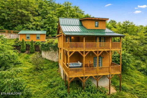 Photo of 517 Hideaway Ridge Circle, Sevierville, TN 37862 (MLS # 1357598)