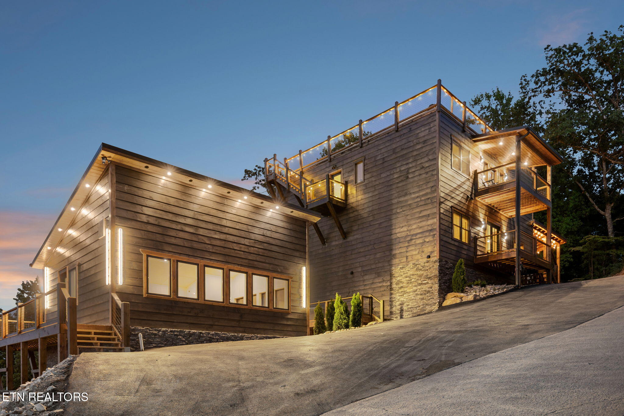 2525 Angelos Mountain Way