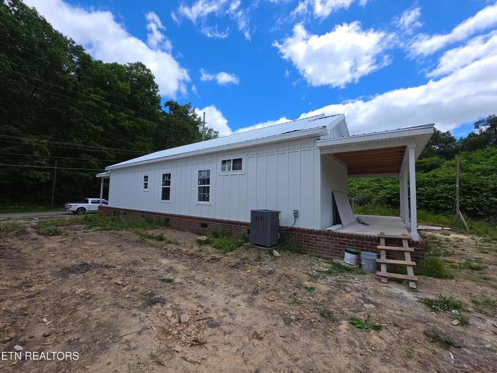 Photo of 423 Roslyn Ave, Cumberland Gap, TN 37724 (MLS # 1353913)