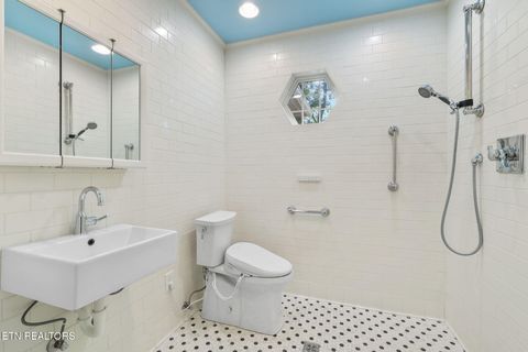 Tiny photo for 3720 Kingston Pike, Knoxville, TN 37919 (MLS # 1346885)