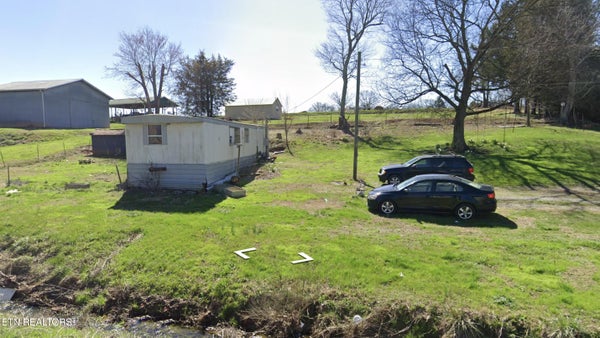 2804 SWEETWATER VONORE RD, SWEETWATER, TN 37874 - Image 43cc75e62d48257ce2b284dde09a03e3/2987993843