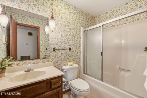 Tiny photo for 307 Walnut St, Clinton, TN 37716 (MLS # 1334491)