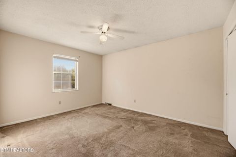 Tiny photo for 307 Walnut St, Clinton, TN 37716 (MLS # 1334491)