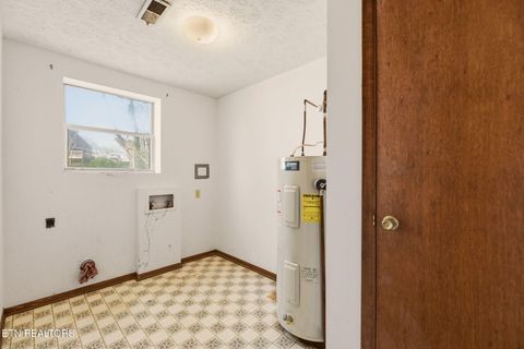 Tiny photo for 307 Walnut St, Clinton, TN 37716 (MLS # 1334491)