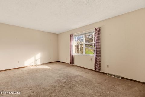 Tiny photo for 307 Walnut St, Clinton, TN 37716 (MLS # 1334491)