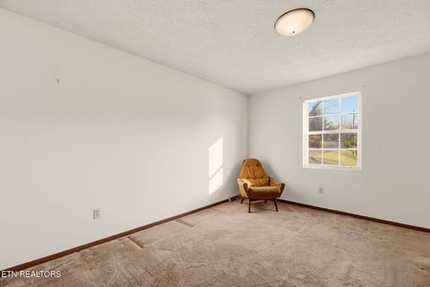 Tiny photo for 307 Walnut St, Clinton, TN 37716 (MLS # 1334491)