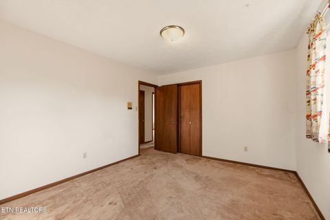 Tiny photo for 307 Walnut St, Clinton, TN 37716 (MLS # 1334491)