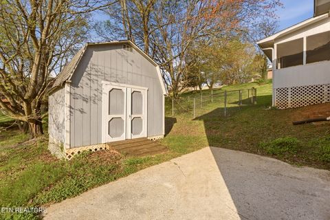 Tiny photo for 307 Walnut St, Clinton, TN 37716 (MLS # 1334491)