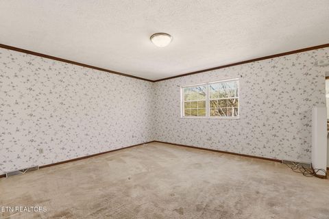 Tiny photo for 307 Walnut St, Clinton, TN 37716 (MLS # 1334491)