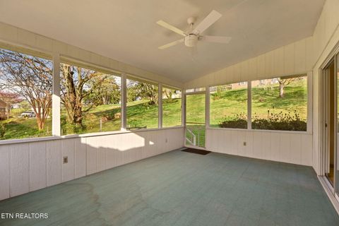 Tiny photo for 307 Walnut St, Clinton, TN 37716 (MLS # 1334491)