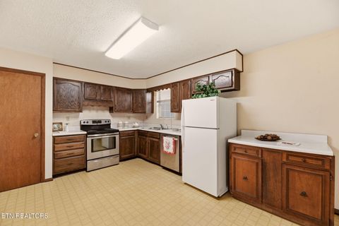 Tiny photo for 307 Walnut St, Clinton, TN 37716 (MLS # 1334491)