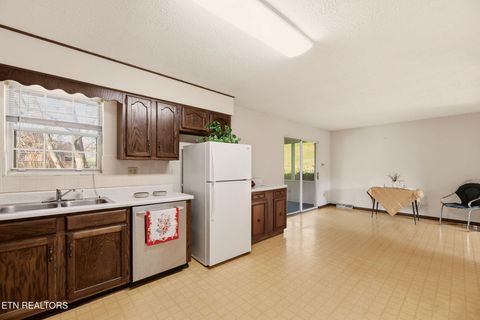 Tiny photo for 307 Walnut St, Clinton, TN 37716 (MLS # 1334491)