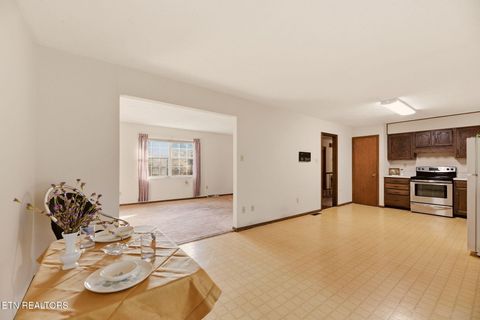 Tiny photo for 307 Walnut St, Clinton, TN 37716 (MLS # 1334491)