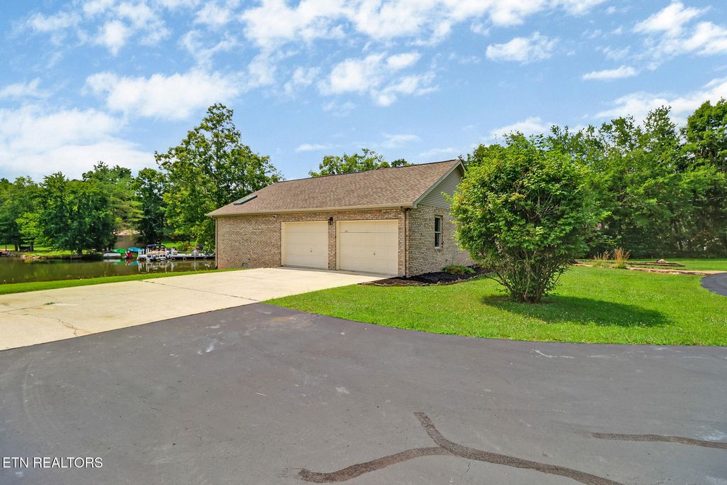 Photo of 8621 Cherokee Tr, Crossville, TN 38572 (MLS # 1309299)