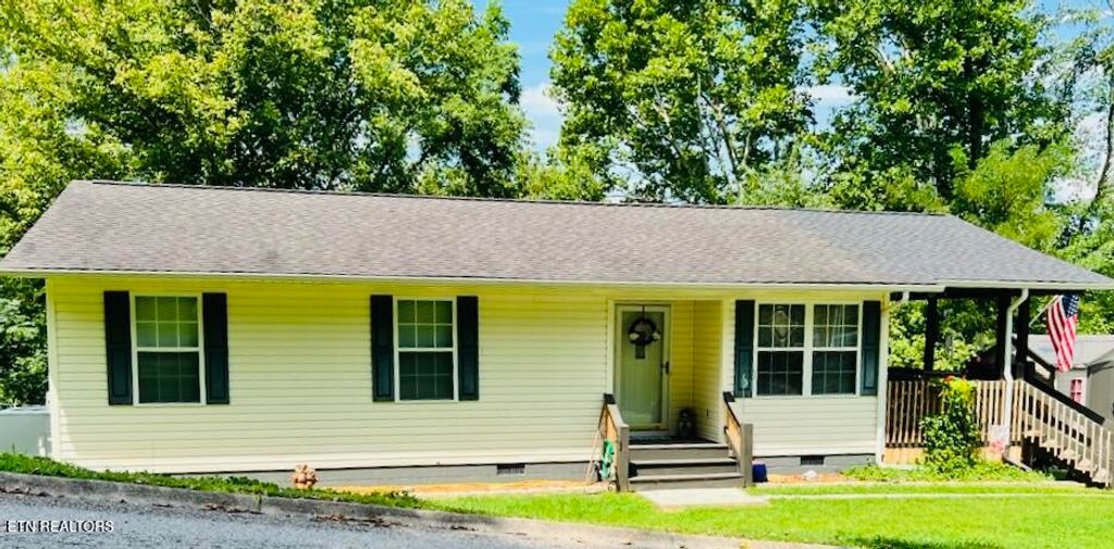 Photo of 652 HILL STREET St, Jellico, TN 37762 (MLS # 1312412)