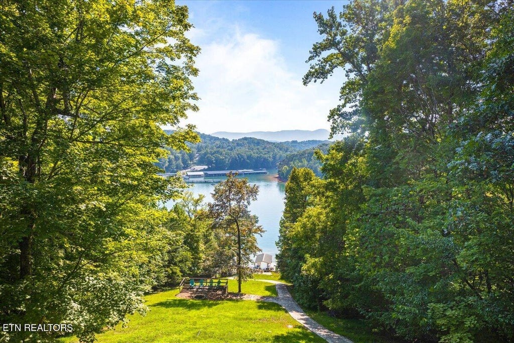 Photo of 762 Hiwassee Drive, Jacksboro, TN 37757 (MLS # 1354438)