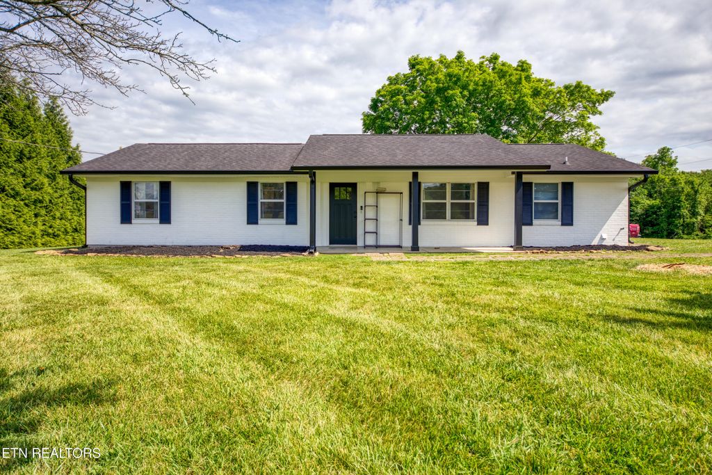 Photo of 2802 Shiloh Circle, Strawberry Plains, TN 37871 (MLS # 1340613)