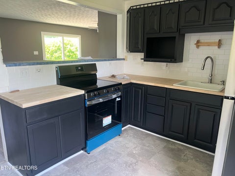 Tiny photo for 102 Lawton Rd, Oak Ridge, TN 37830 (MLS # 1343850)