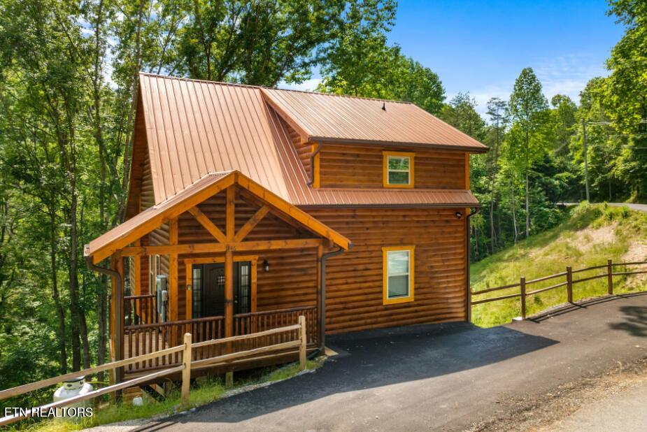 Photo of 1446 Silver Poplar Lane, Sevierville, TN 37876 (MLS # 1343456)