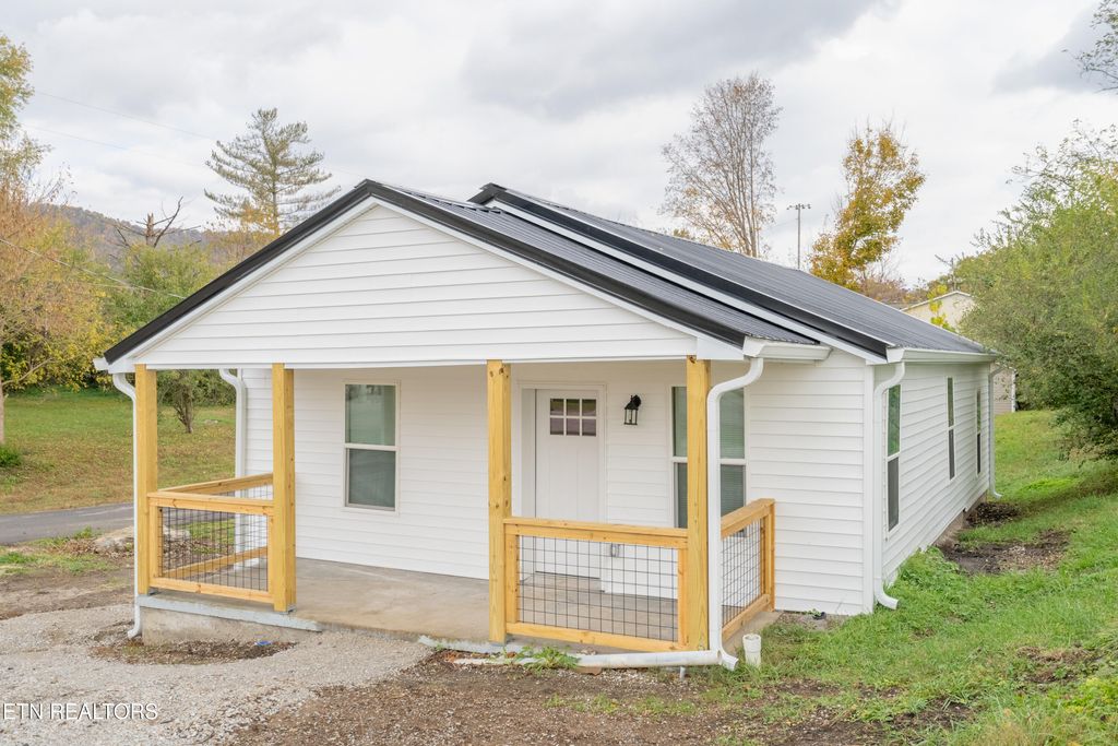 Photo of 601 S Cumberland Ave, LaFollette, TN 37766 (MLS # 1320958)