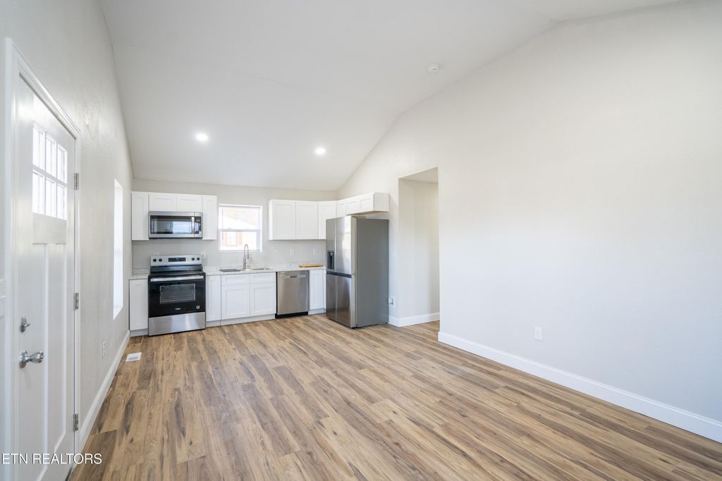 Photo of 601 S Cumberland Ave, LaFollette, TN 37766 (MLS # 1320958)